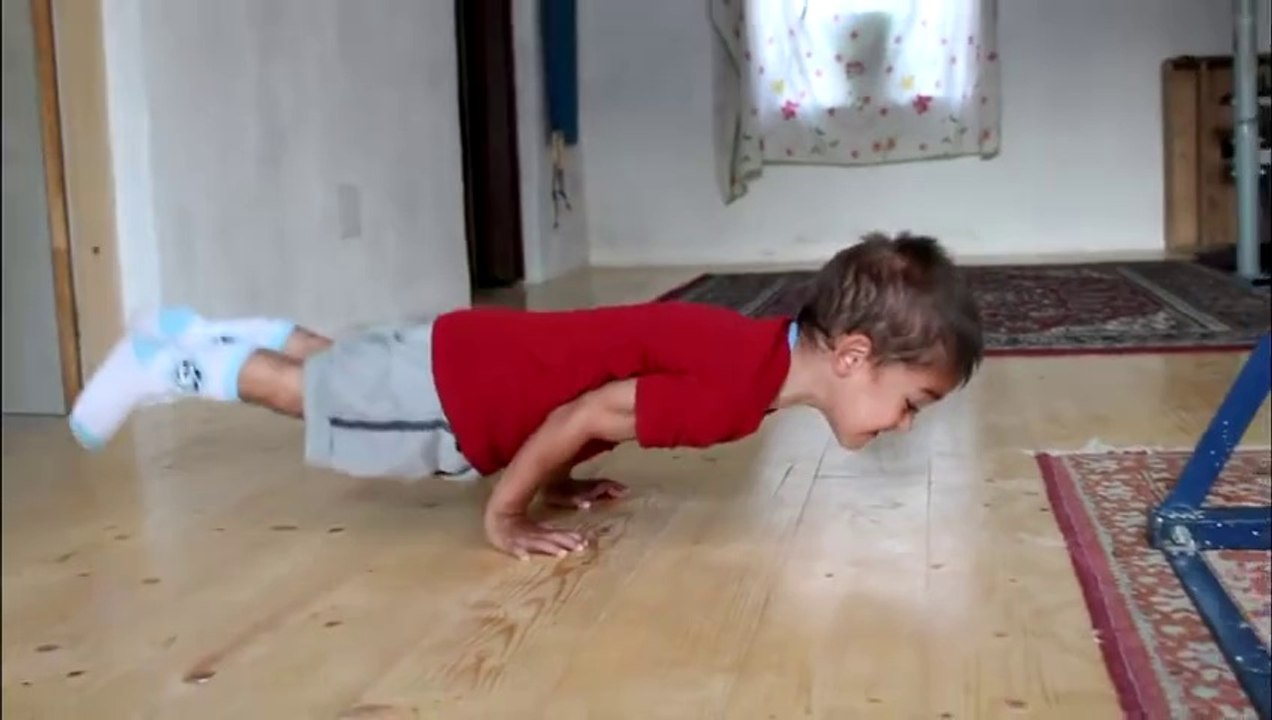 This Kid Could Easily Beat You Up With His 90-Degree Pushups