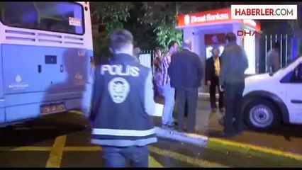 Atm'yi Soydular; Banka Görevlilerini Fark Edince Paraları Bırakıp Kaçtılar