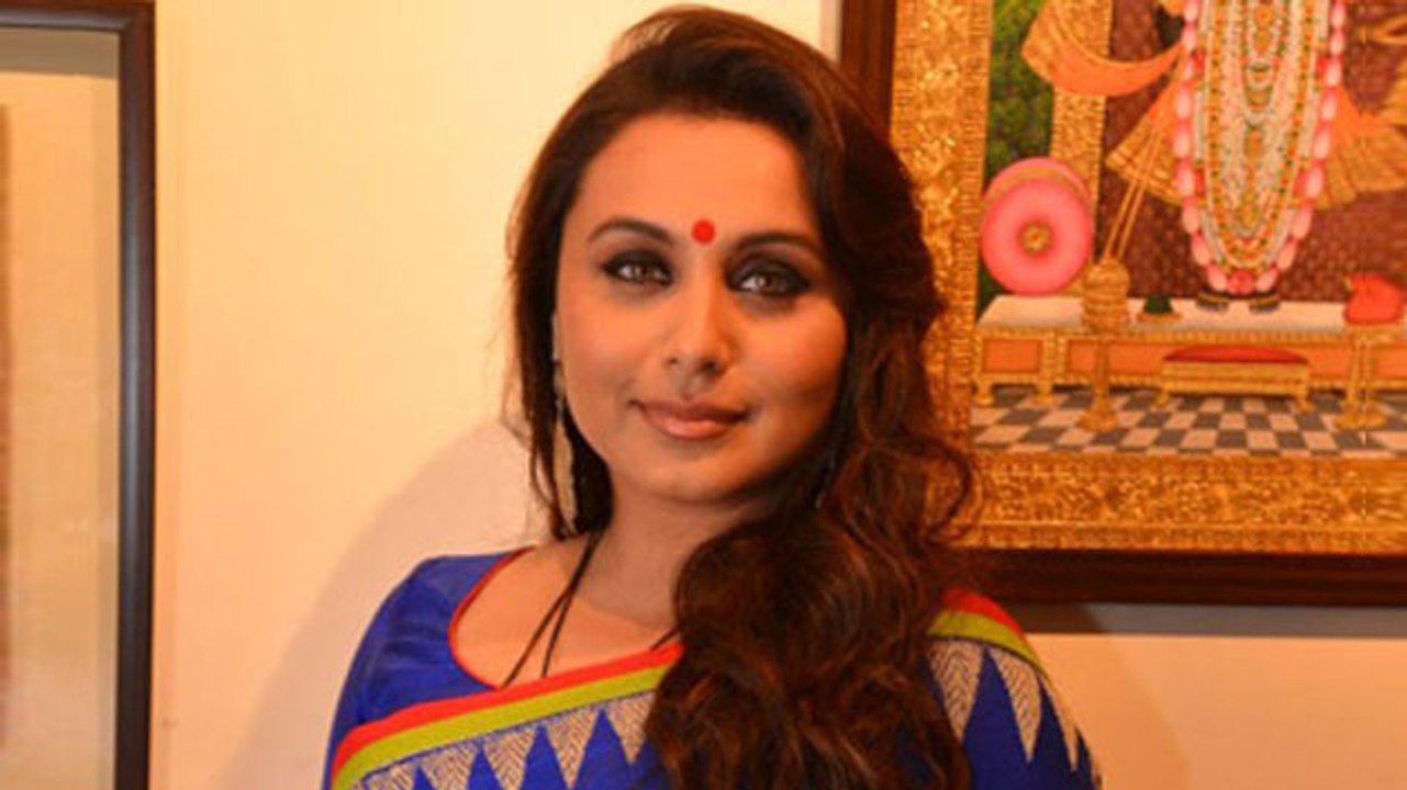 Rani Mukherjee @ An Art Exhibition