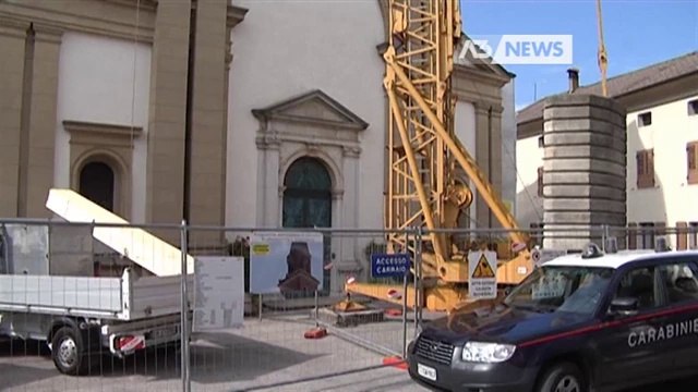 RESTAURAVA LA CHIESA, MUORE FOLGORATO