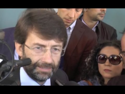 Caserta - Visita del ministro Franceschini: Aeronautica resta ma non alla Reggia (26.09.14)