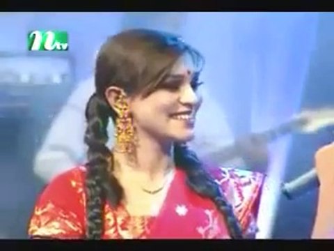 New Bangla song Sonia sob SoKhiRey Paar KoRiTey Bangladeshi movie song closeup1
