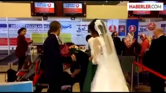 Trabzon İstanbul'daki Düğünlerine Gitmek İçin Uçağa Gelinlik ve Damatlıkla Bindiler