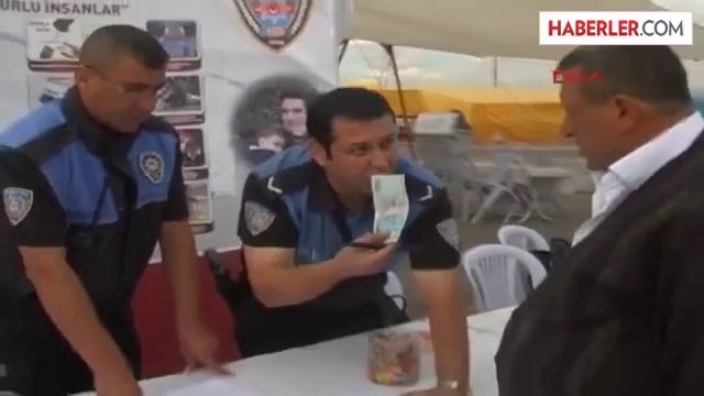 Kayseri Kurban Pazarında Polis Sahte Parayı Belirleyen Kalem Dağıttı