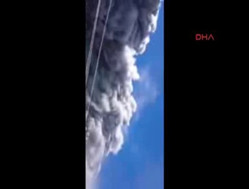 Dağa tırmanırken yanardağ patladı