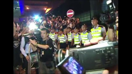 Hong Kong: des manifestants occupent le siège du gouvernement