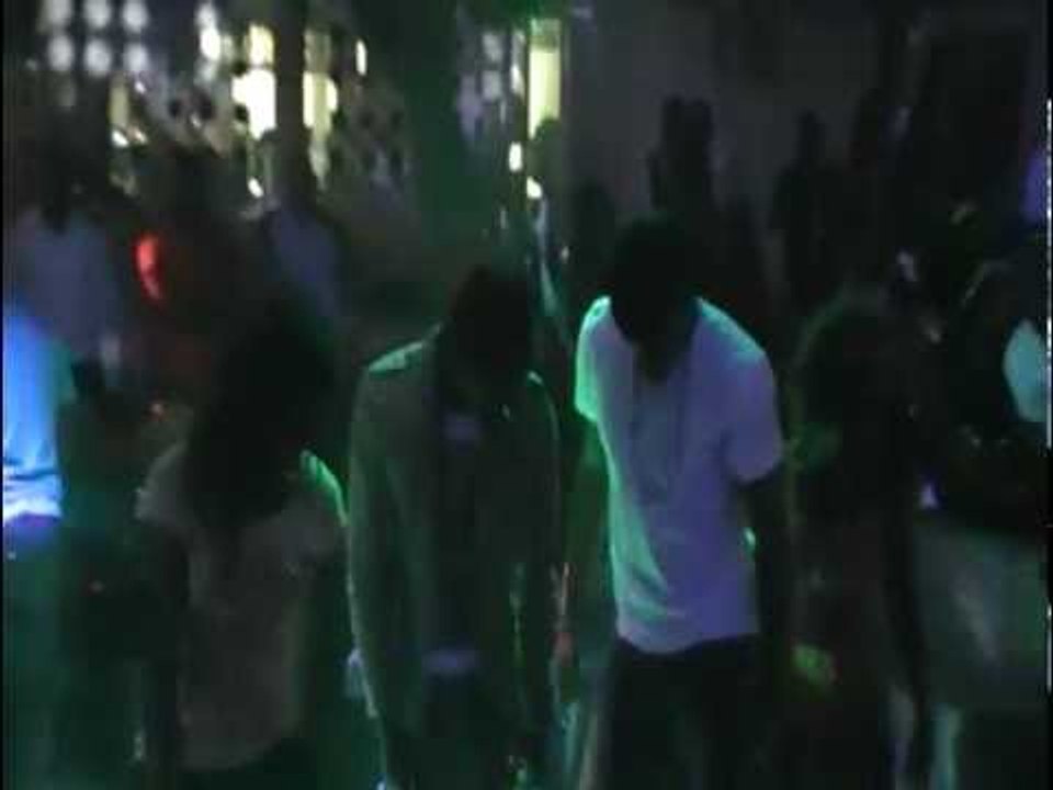 DIDIER DROGBA DANSE LE LÔKÔ LÔKÔ.avi