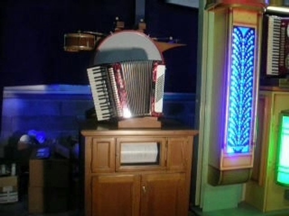 Orchestrion "accordéon-batterie"