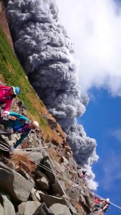 Terrifying Footage From Mount Ontake Volcano Eruption In Japan