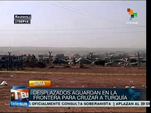 Desplazados sirios aguardan en la frontera para ingresar a Turquía