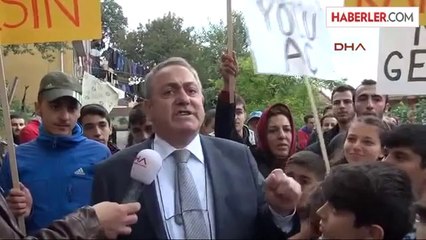 Balat'ta Protesto Yollarını Kapatan Demir Kapıyı Taşladılar