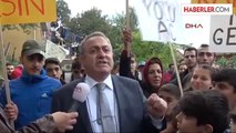 Balat'ta Protesto Yollarını Kapatan Demir Kapıyı Taşladılar