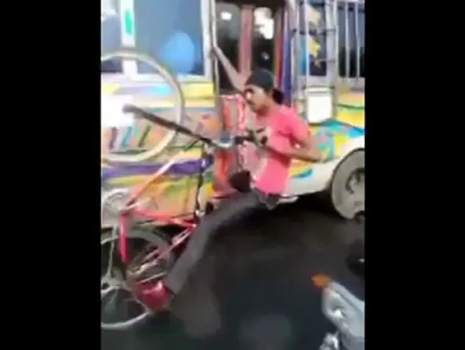 Best stand by karachi boy watch video and enjoy