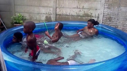 Badderen bij Marlyse thuis (2)