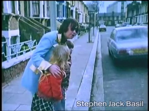 1980s Public Information Film - Be Smart Be Safe (Les Grey From Mud)