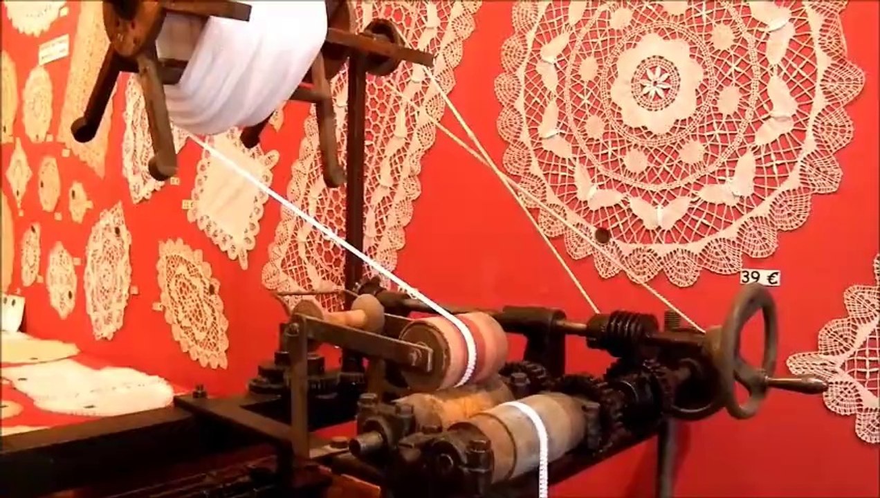 METIER MECANIQUE A TISSER LA DENTELLE