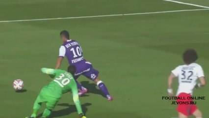 Vacilou! Defesa do PSG faz lambança e time só empata