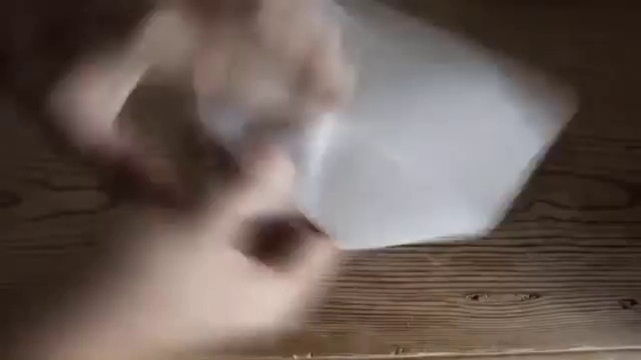 Yere düşmeyen kağıt uçak nasıl yapılır?