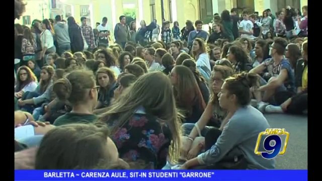 BARLETTA | Carenza aule, sit-in studenti Garrone
