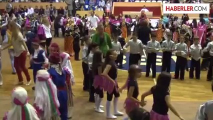 Halk Oyunları Şenliği"Nde Miniklerden Görsel Şölen