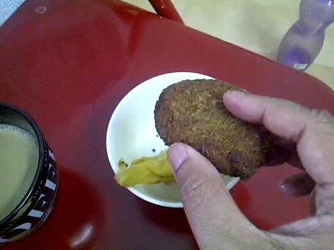 Indian Snacks - Beef cutlet & Banana fritters (pazhyam porri)