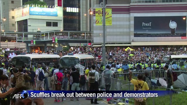 Tear gas fired at chaotic Hong Kong democracy protests