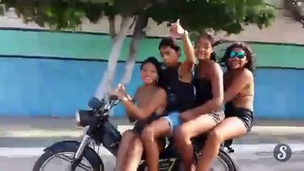 Doigt d'honneur en scooter puni par les dieux