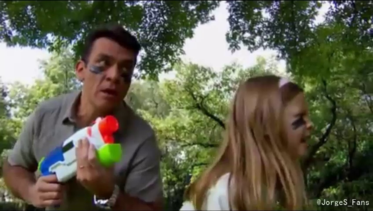 Fernando Lascurain se divierte con su tropa