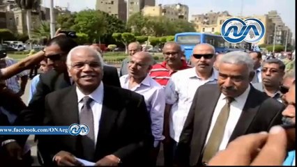 بالفيديو .. محافظ القاهرة يطمئن على حالة السائقين‎