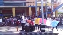 Willie Evangelista - Student Surprises His Girlfriend in Mendiola Manila