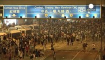 احتدام المواجهات بين المتظاهرين والشرطة في هونغ كونغ
