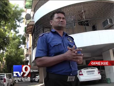 Speeding car rams into parked vehicles, injures one, Ahmedabad - Tv9 Gujarati