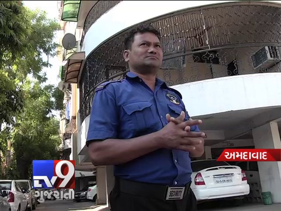 Speeding car rams into parked vehicles, injures one, Ahmedabad - Tv9 Gujarati