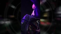 Ein Rollstuhlfahrer feiert wild bei einer Show von Kanye West