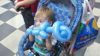 ЦУМ организовал Мим-шоу для покупателей