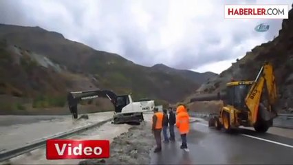 Heyelan Erzincan-Erzurum Karayolunu Kapattı
