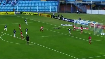 Un gardien marque contre son camp .... d'une tête plongeante