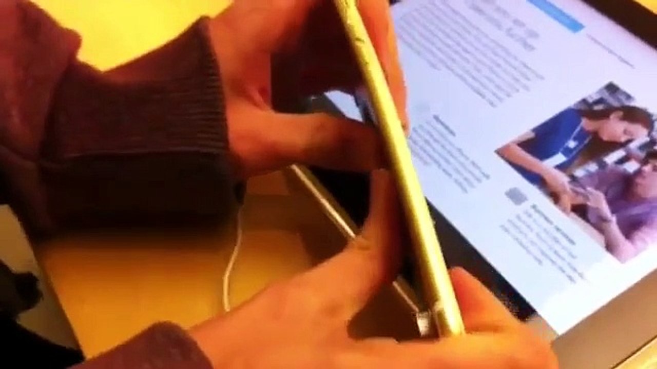 Plier des iPhone 6 Plus dans un Apple Store
