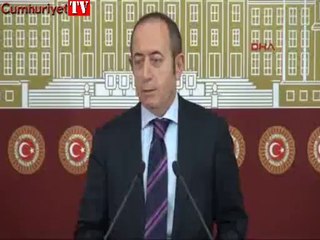 Hamzaçebi: Davutoğlu efendisinin verdiği görevi yerine getiriyor