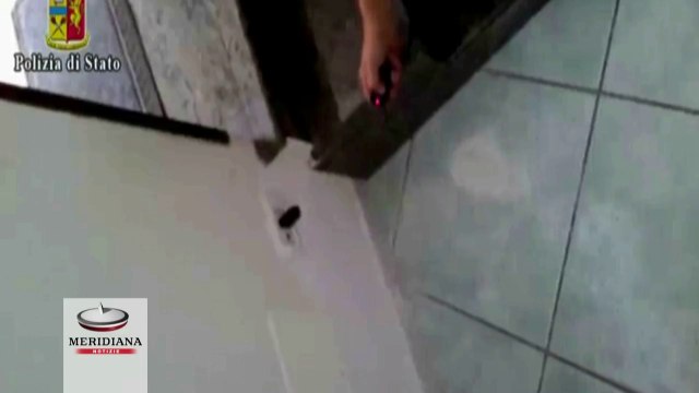 Laboratorio per la droga scoperto a Scampia, 7 in arresto