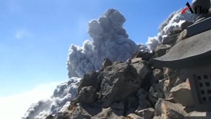 Hiker in Japan films harrowing escape from erupting volcano