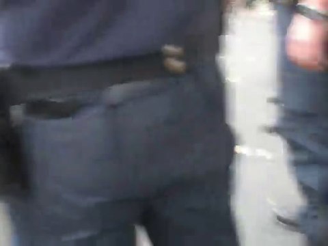 leader price Calais 27sept 2 fourgons de CRS pour embarquer 1 soudanais qui voulait faire des courses/2