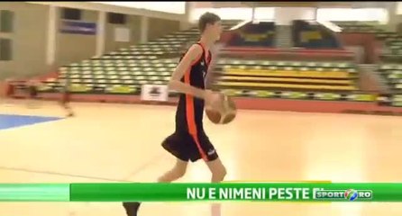 Basketteur de 13 ans mesure 2m26