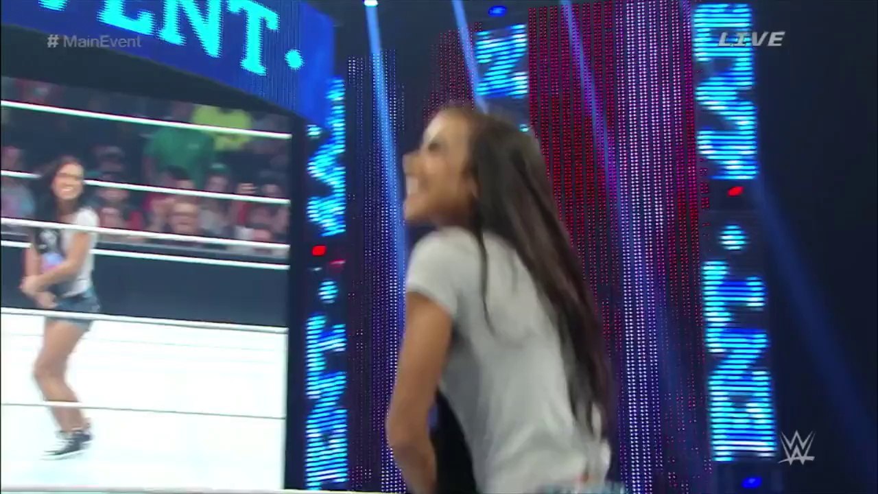 Naomi Vs Paige