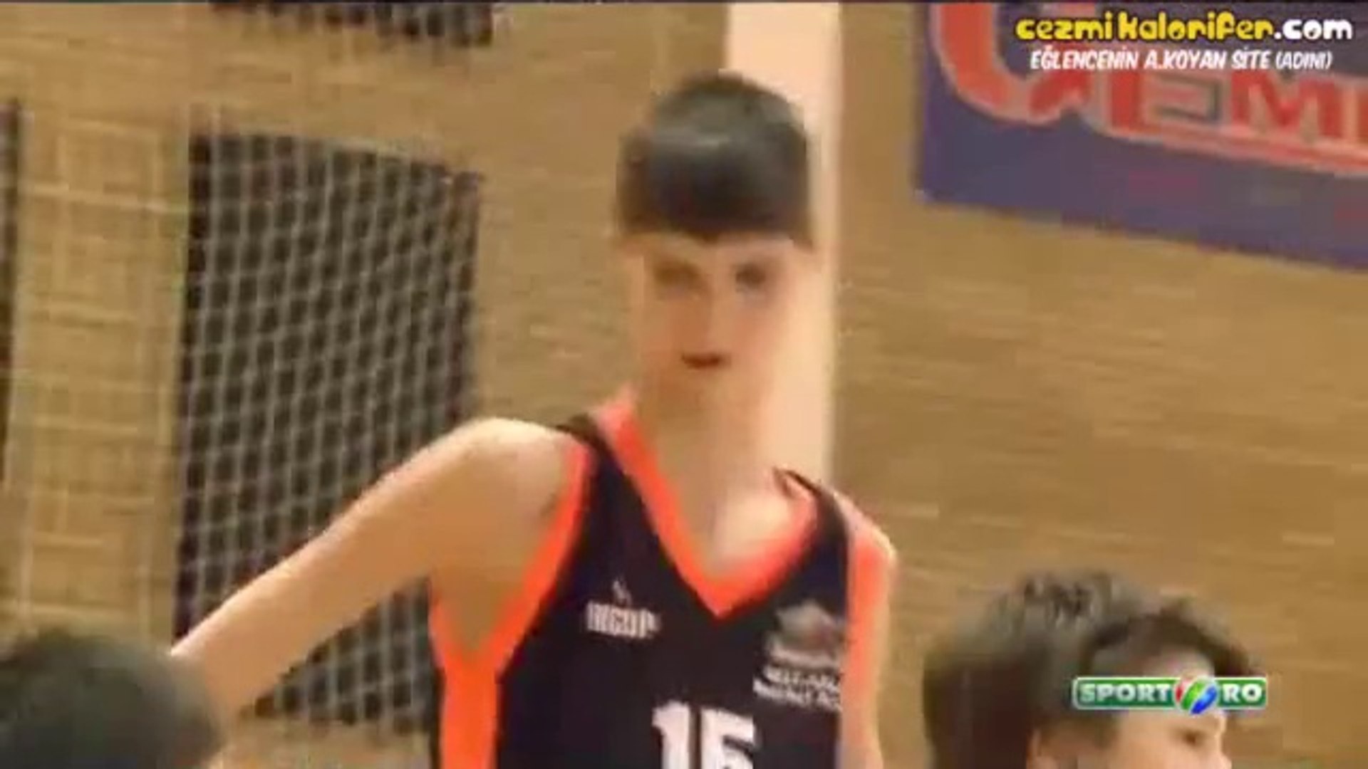 Boyu 2.26m Olan 14 Yaşındaki Basketbolcu Çocuk - Dailymotion Video