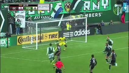 3 quả penalty liên tiếp, quá nhọ cho anh thủ môn