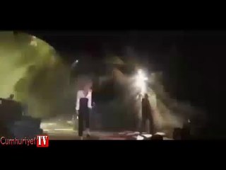 Beyonce sahnede elbisesinin azizliğine uğradı