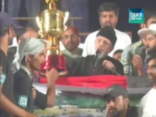 Dr Tahir-ul-Qadri plays cricket with his supporters
