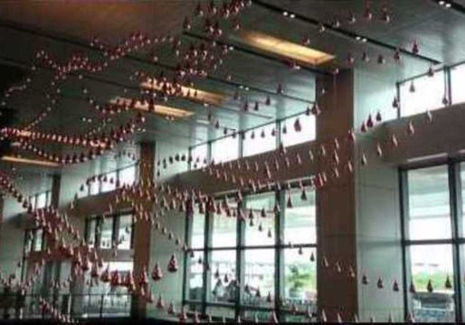 Kinetic Rain Wows Onlookers at Changi Airport