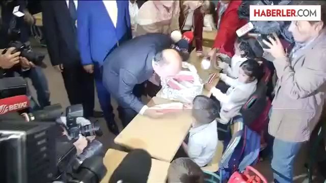 Müezzinoğlu, Öğrencilere Ağız ve Diş Sağlığı Seti Dağıttı